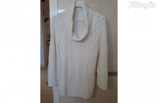 Garbó, fehér, mini ruhaként is használható, szép kötéssel eladó