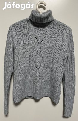 Garbós kötött pullóver