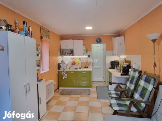 Gárdonyi eladó 48 nm-es lakás