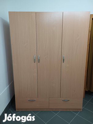 Gardrób ruhás szekrény