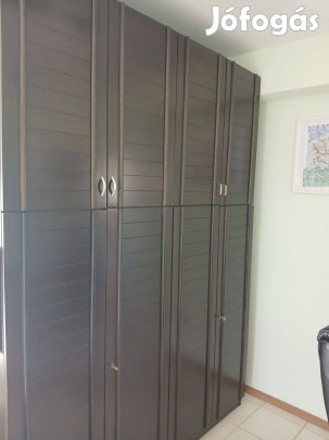 Gardrób szekrény