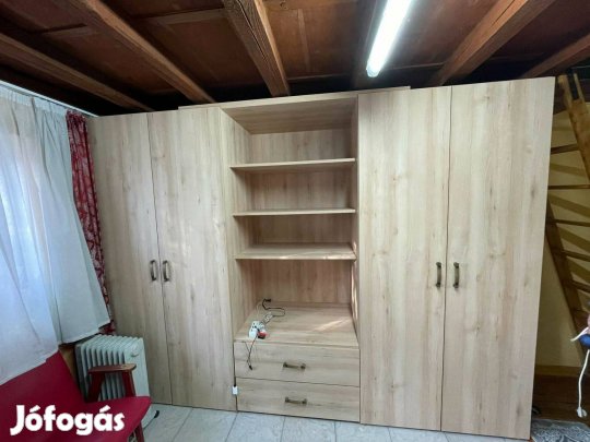 Gardrób szekrény