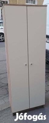 Gardrób szekrény
