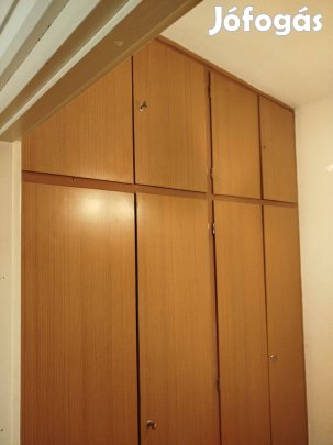 Gardrób szekrény