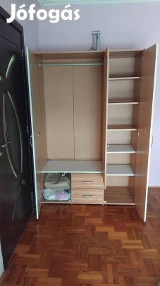 Gardrób szekrény