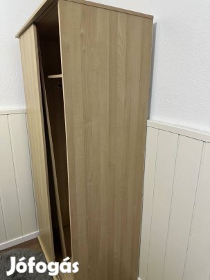 Gardrób szekrény