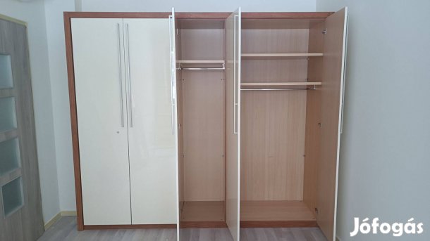 Gardrób szekrény (260x223x58)