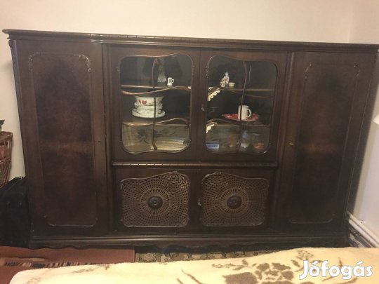 Gardrób szekrény éjjeli szekrénnyel