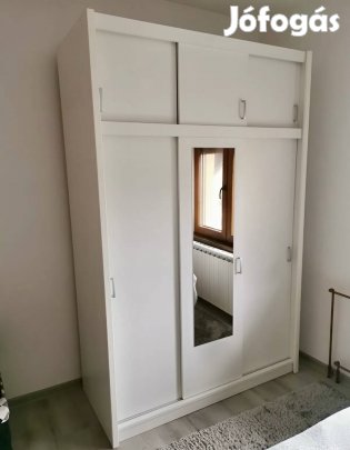 Gardrób tolóajtós