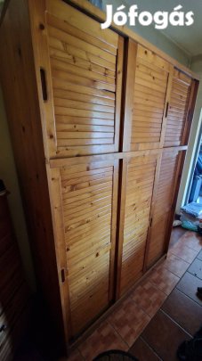 Gardrób tolóajtós szekrény