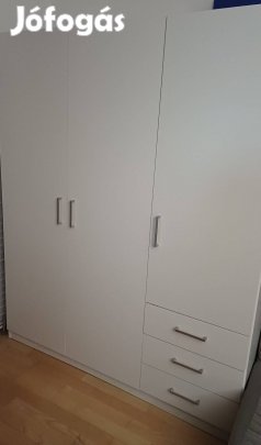 Gardróbszekrény