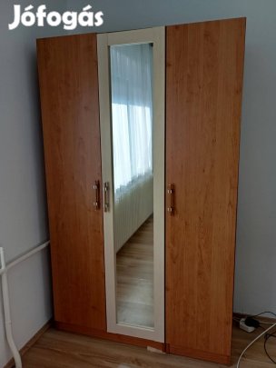 Gardróbszekrény eladó