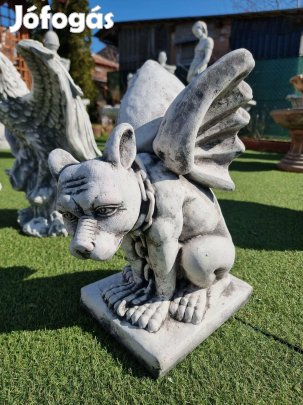 Gargoyle , kapuőrző kerti szobor