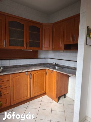 Gát utcában bútorozatlan garzon kiadó