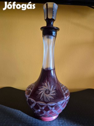 Gazdagon csiszolt borkiöntő, dekanter, borosüveg