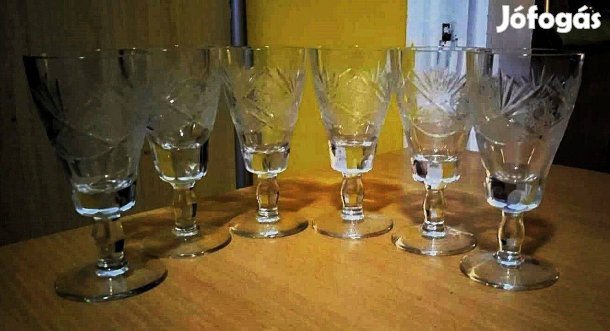 Gazdagon csiszolt kristály, talpas, pohár készlet