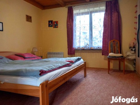 Gazdálkodásra alkalmas terület családi házzal eladó