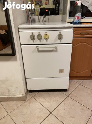 Gázpalack + gáztűzhely; Sütő 