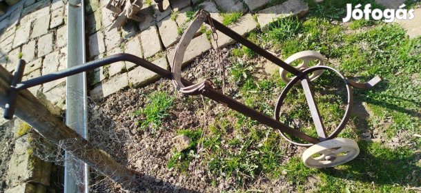 Gázpalackot hordó kocsi