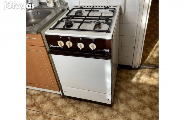 Gáztűzhely 3 égős alul sütővel