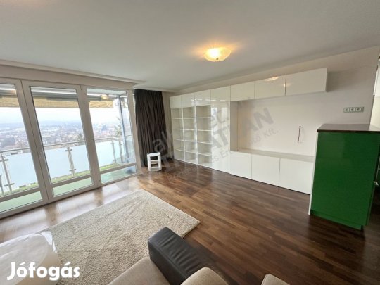 Gellérthegyen Iglói utcában panorámás két hálószobás lakás