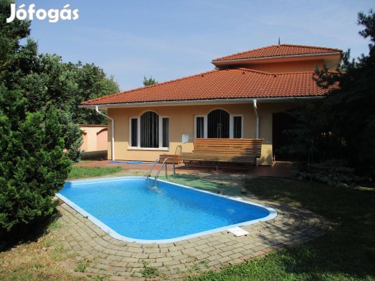 Gencsapátiban, 2003-as építésű, 6 szobás családi ház eladó !