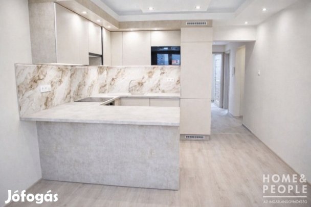 Generálba felújított 2 szobás panel lakás eladó Szegeden!