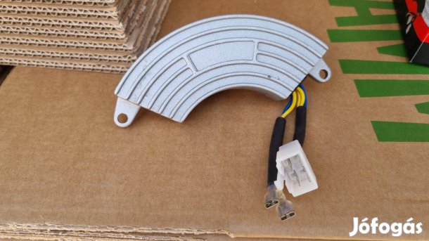 Generátorokhoz, aggregátorokhoz feszültségszabályzó egység