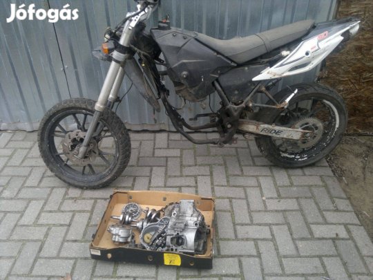 Generic trigger szupermoto kerékszett