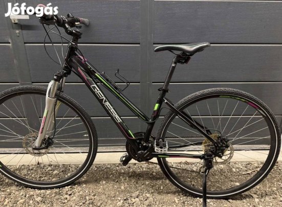 Genesis 28-as újszerű aluvázas Cross Trekking kerékpár 
