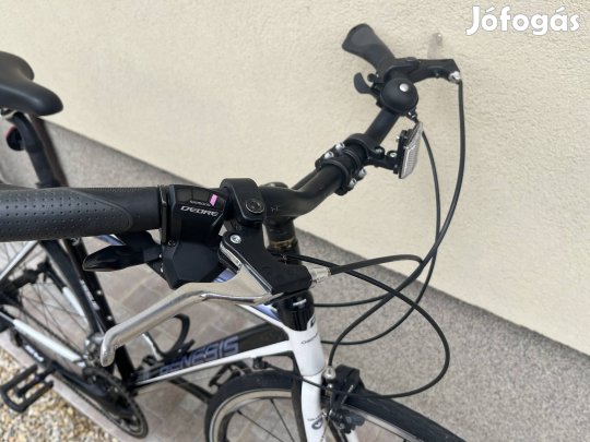 Genesis Corsa Pro Karbon villás Outi városi kormánnyal.