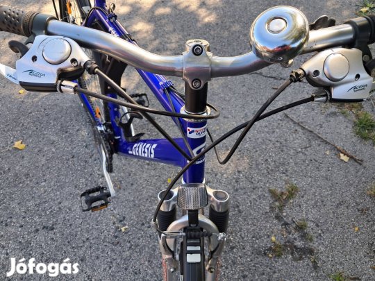 Genesis férfi 28as aluvázas trekking kerékpár 