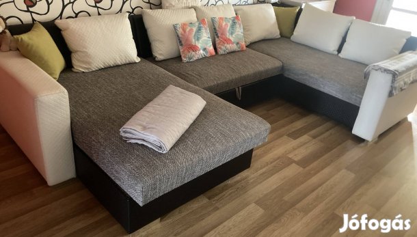 Geo U-alakú ágyazható szép ülőgarnitúra 6 nagy-2 zöld díszpárnával 