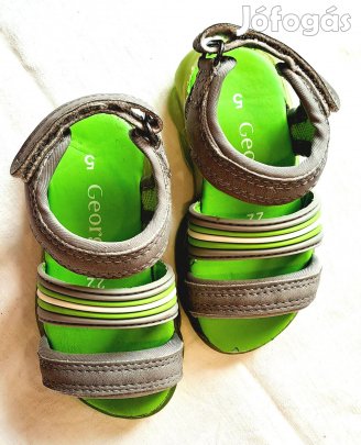 George kisfiúszandál