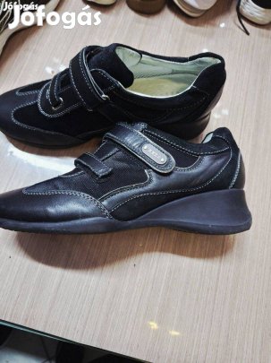 Geox 1-szer viselt 38-as női bőrcipő