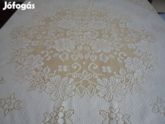 Gépi csipke nagy, kör alakú terítő,150cm 2db