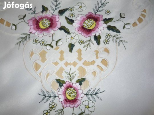 Gépi hímzett terítő, virágmintás, Új! 85x85 cm