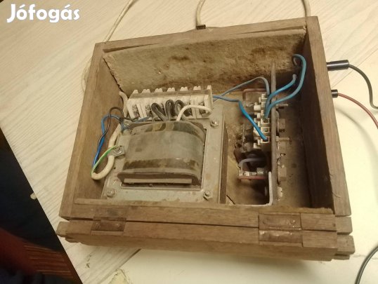 Gépjármű akkumulátor töltő jó állapotban olcsón eladó (hagyatéki)