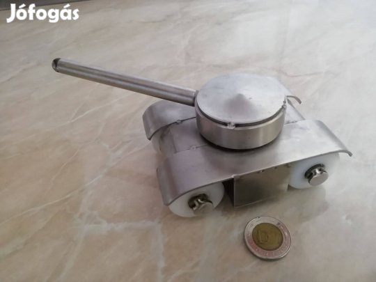 Gépmühelybe készült egyedi db Régi tank maket fémből