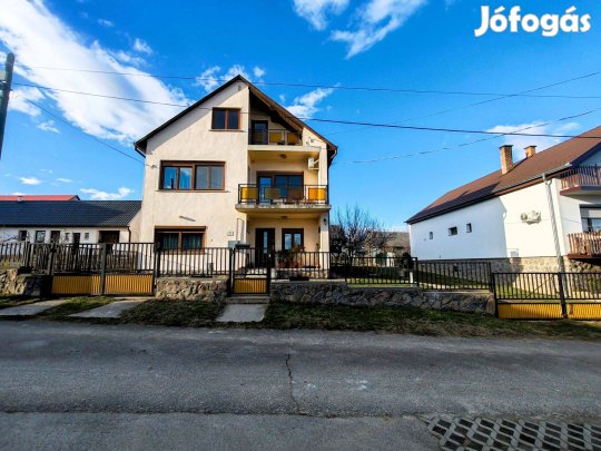 Geresdlakon felújított 4 szobás ház szaunával, melléképülettel eladó!