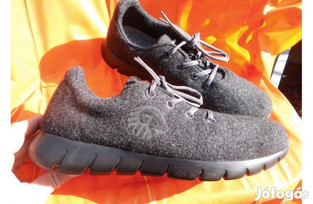 Giesswein (Osztrák) grafit merinói 44-es futó-utcai ipő eladó,