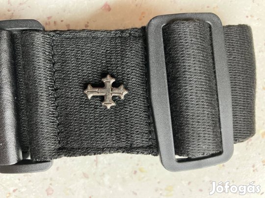 Gitár heveder, fekete színű, kereszttel