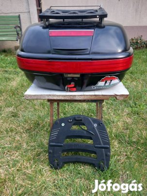 Givi motoros turadoboz beépitett féklámpával eladó