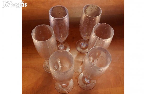 Glass4ever üveghatású plasztik talpas poharak 6 darab egyben