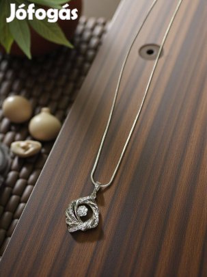 Glenda ezüst színű köves xuping nyaklánc