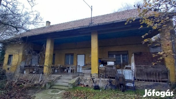 Göd, Alsógöd, 110 m2-es, családi ház, 3 szobás, felújítandó állapotú