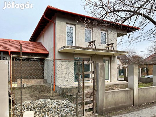 Göd dunai oldalán új építésű ikerházfél eladó