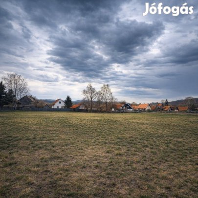 Gödöllői 1100 nm-es telek eladó