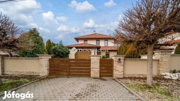 Gödöllői 131 nm-es ház eladó