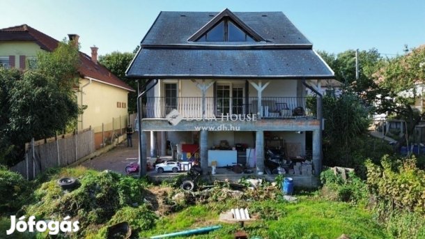 Gödöllői eladó 275 nm-es ház